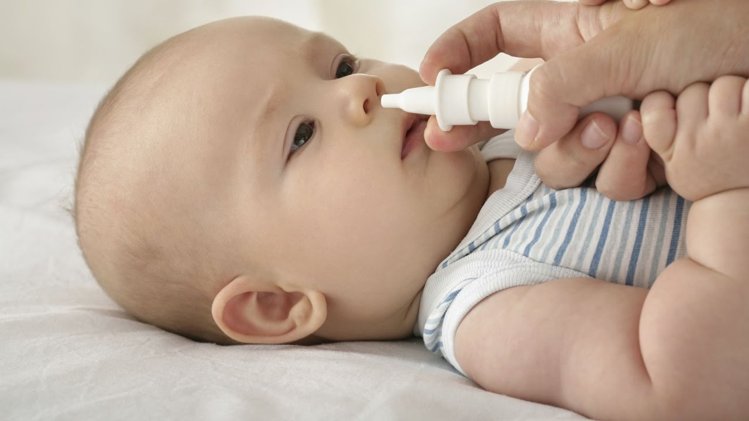 Nasal Spray or Saline Drops use in kids बच्चों में बंद नाक में नेसल स्प्रे का इस्तेमाल